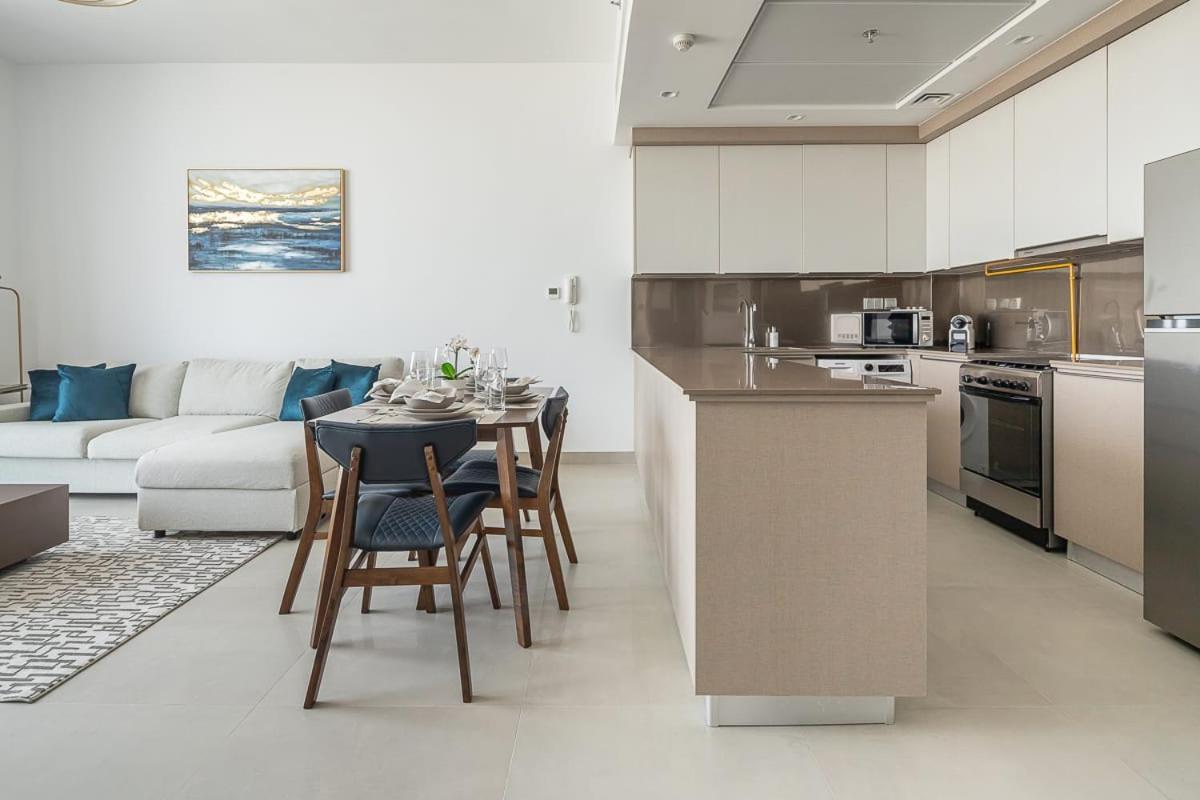 Frank Porter - Bluebell Jvc Apartment *